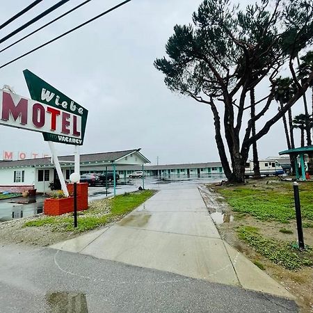 Wiebe Motel โฮลิสเตอร์ ภายนอก รูปภาพ