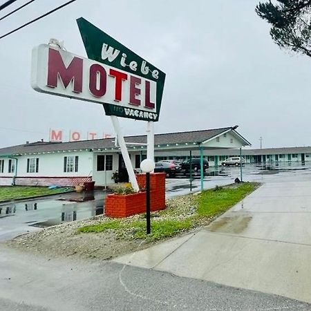 Wiebe Motel โฮลิสเตอร์ ภายนอก รูปภาพ