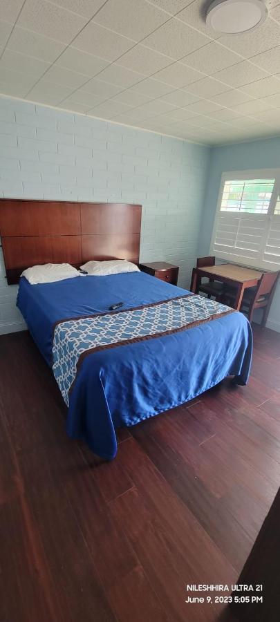 Wiebe Motel โฮลิสเตอร์ ภายนอก รูปภาพ