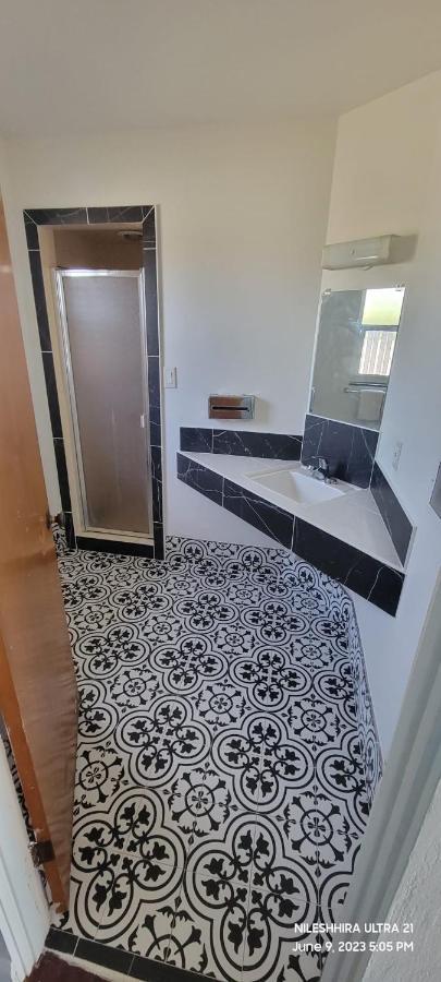 Wiebe Motel โฮลิสเตอร์ ภายนอก รูปภาพ