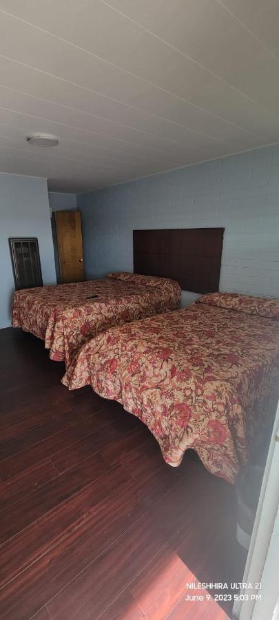 Wiebe Motel โฮลิสเตอร์ ภายนอก รูปภาพ